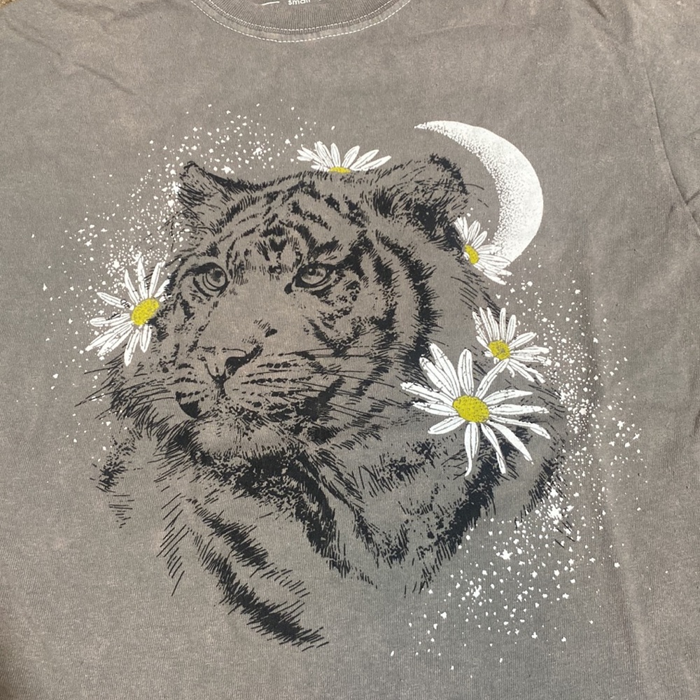 Fifth Sun Tee - Picture 2 of 8